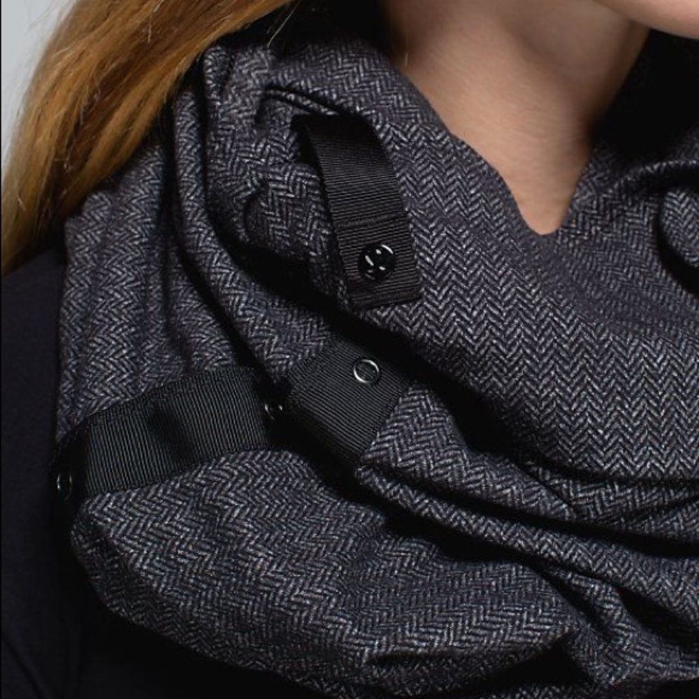 Lululemon “Vinyasa scarf”